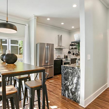 Sun Lit Modern Home With Good Vibes And Lots Of Coffee - Designedbydom Atlanta Esterno foto