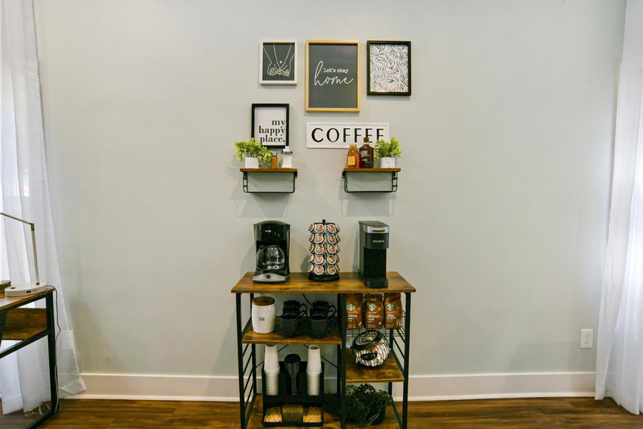 Sun Lit Modern Home With Good Vibes And Lots Of Coffee - Designedbydom Atlanta Esterno foto