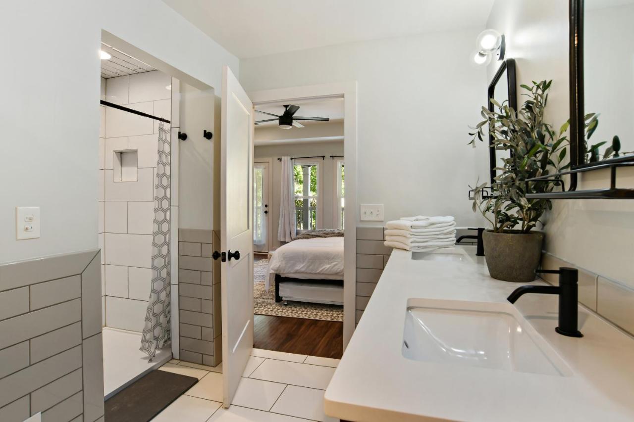 Sun Lit Modern Home With Good Vibes And Lots Of Coffee - Designedbydom Atlanta Esterno foto