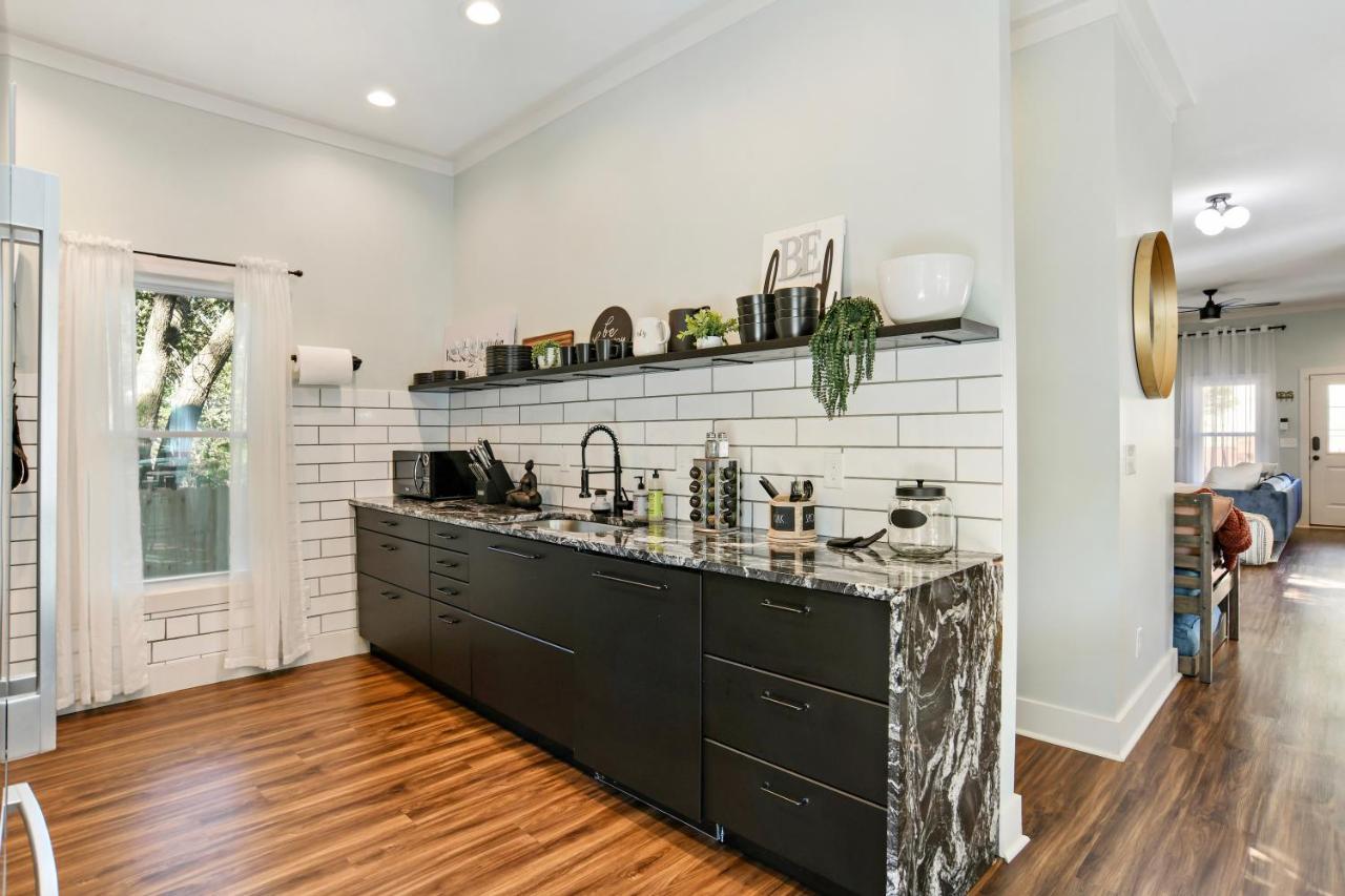 Sun Lit Modern Home With Good Vibes And Lots Of Coffee - Designedbydom Atlanta Esterno foto